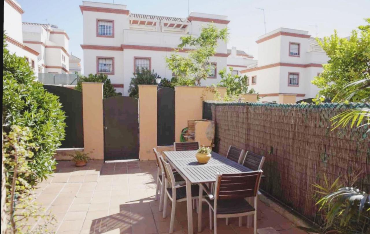 3 La Casa De Marilo Apartment Tomares Ngoại thất bức ảnh