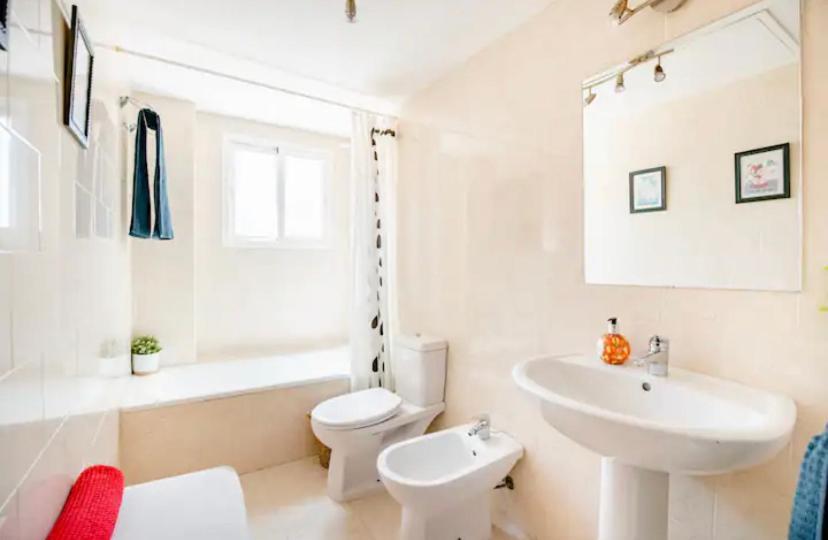 3 La Casa De Marilo Apartment Tomares Ngoại thất bức ảnh